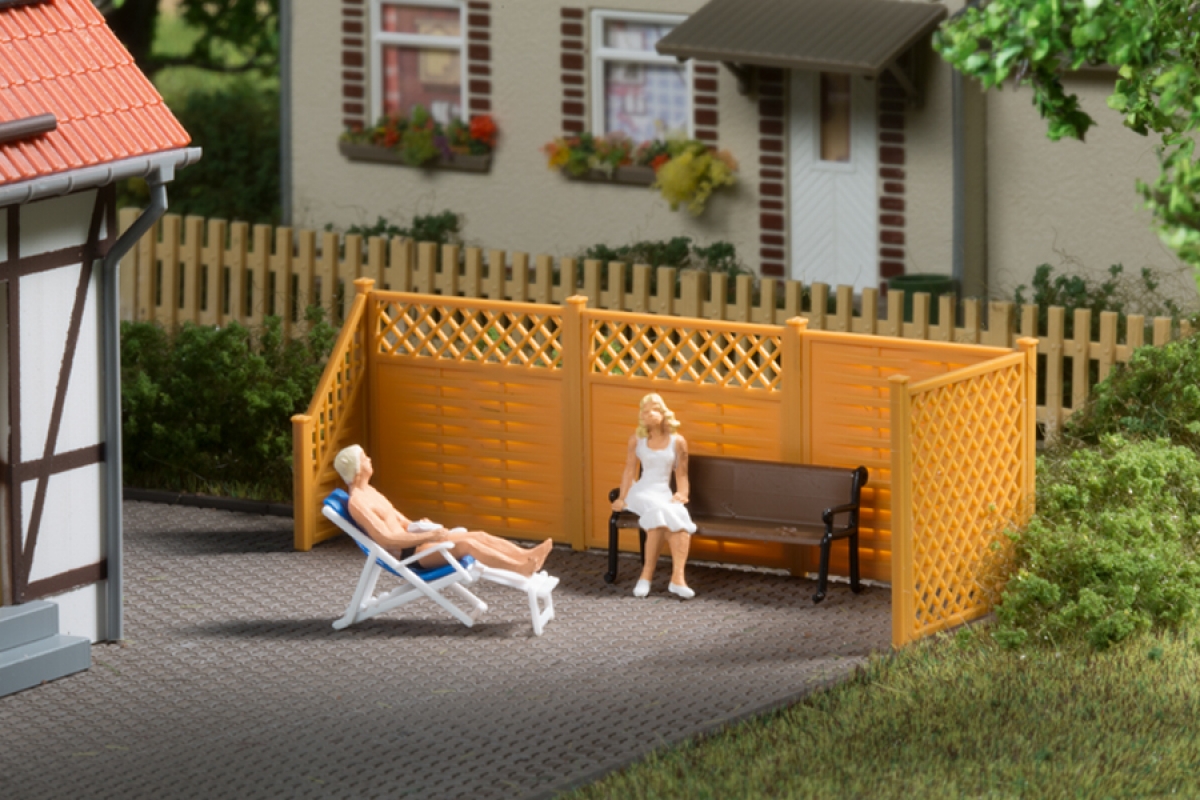 Auhagen Privacy Fence with Posts 41648