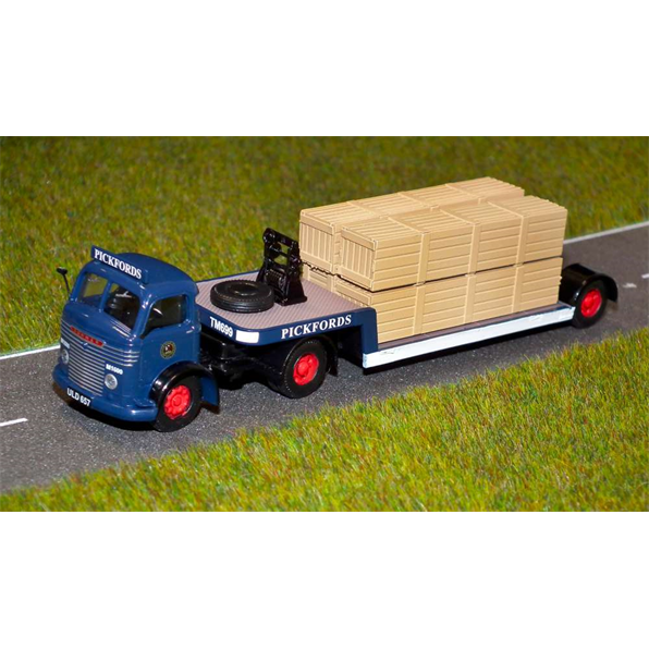 Base Toys DB09 Commer QX Low Loader Pickfords with Packing Cases Load