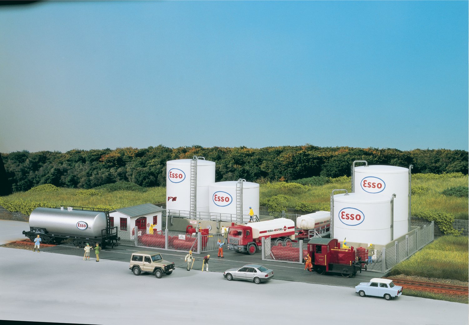 Piko Complete Esso Fuel Tanker and Storage Compound 61141